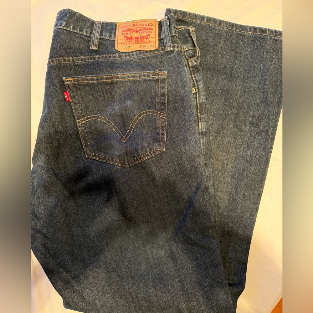 Levi's Men's Blue Jeans, size 40 x 32, like new. Only worn twice